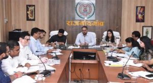  रेत एवं शराब के अवैध परिवहन पर निरंतर कड़ी कार्रवाई करें : कलेक्टर