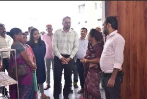  कलेक्टर ने शासकीय योजनाओं के क्रियान्वयन की वस्तुस्थिति का लिया जायजा