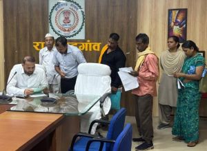  कलेक्टर ने जनदर्शन में सुनी नागरिकों की समस्याएं