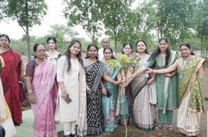  सहकारिता विभाग ने पूरे छत्तीसगढ़ में 1 लाख वृक्षारोपण करते हुए उनकी सुरक्षा का संकल्प लिया 