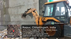  निगम द्वारा जोन 8 के वार्ड 21 में गैर आवासीय क्षेत्र में लगभग 1500 वर्गफीट भूखंड में किये गए स्वीकृति विपरीत निर्माण को तोड़ने की कार्यवाही