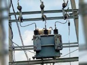 मुख्यमंत्री कैंप कार्यालय की पहल पर ग्राम केनाडांड़ में बदला गया ट्रांसफार्मर
