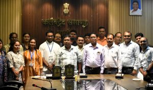  राजस्व विभाग के कर्मचारियों के स्थानांतरण पर दी गई विदाई