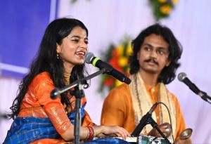 छत्तीसगढ़ विधानसभा परिसर लोक गायिका मैथिली ठाकुर के सुमधुर भजनों से हुआ राममय