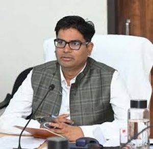  आवास एवं पर्यावरण मंत्री ओ. पी. चौधरी की बड़ी घोषणा: छत्तीसगढ़ गृह निर्माण मंडल की OTS-2 योजना को मिली ऐतिहासिक सफलता — 139.47 करोड़ रुपए की 920 संपत्तियों का हुआ विक्रय