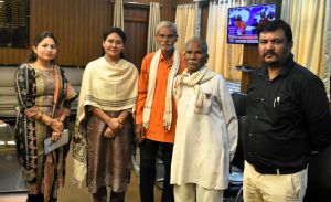  जनदर्शन में पहुँचे बुजुर्ग आनंदराम और तुकाराम की समस्या का हुआ त्वरित समाधान