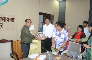 स्मृति पुस्तकालय योजना को मिल रहा जनसमर्थन, अब तक लगभग 1000 पुस्तकें दान दी गई