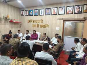  प्रीतम ठाकुर और  गायत्री सुनील चंद्राकर ने सड़क बत्ती, पेयजल, सफाई को लेकर दिए आवश्यक निर्देश