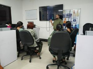 डिजिटल दक्षता की दिशा में महिला सुपरवाइजरों को तकनीकी प्रशिक्षण डिजिटल दक्षता की दिशा में महिला सुपरवाइजरों को तकनीकी प्रशिक्षण