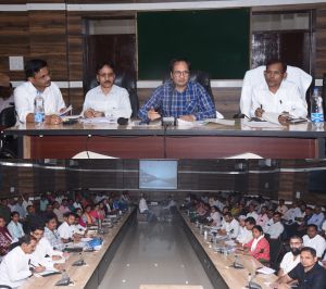 कलेक्टर ने तखतपुर के फिल्ड स्तर के अधिकारियों की ली बैठक कलेक्टर ने तखतपुर के फिल्ड स्तर के अधिकारियों की ली बैठक