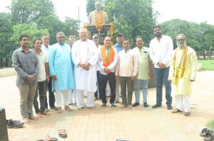 पण्डित रविशंकर शुक्ल और शहीद पण्डित विद्याचरण शुक्ल का जयन्ती पर अमितेष शुक्ल, शैलेष नितिन त्रिवेदी,नगर निगम संस्कृति विभाग अध्यक्ष अमर गिदवानी ने किया नमन पण्डित रविशंकर शुक्ल और शहीद पण्डित विद्याचरण शुक्ल का जयन्ती पर अमितेष शुक्ल, शैलेष नितिन त्रिवेदी,नगर निगम संस्कृति विभाग अध्यक्ष अमर गिदवानी ने किया नमन