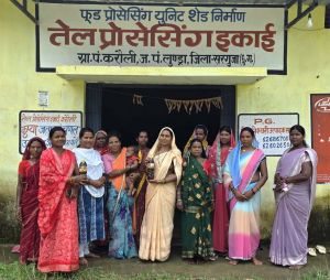 महिला सशक्तिकरण की मिसाल बन रहा सरगुजा जिले का करौली गांव महिला सशक्तिकरण की मिसाल बन रहा सरगुजा जिले का करौली गांव