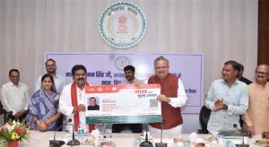 विधानसभा अध्यक्ष को आयुष्मान वय वंदना कार्ड बनाकर उप मुख्यमंत्री द्वारा प्रदान किया गया विधानसभा अध्यक्ष को आयुष्मान वय वंदना कार्ड बनाकर उप मुख्यमंत्री द्वारा प्रदान किया गया