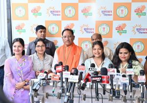 पत्रकार बहनों ने मुख्यमंत्री की कलाई पर बांधी राखी : जनसेवा के मार्ग पर अटूट संकल्प और प्रगति की दी शुभकामनाएं पत्रकार बहनों ने मुख्यमंत्री की कलाई पर बांधी राखी : जनसेवा के मार्ग पर अटूट संकल्प और प्रगति की दी शुभकामनाएं