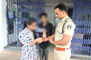 इस बार बहनों को राखी का तोहफा पुलिस वाले भैया की ओर से