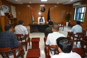   सघन जांच अभियान चलाकर उर्वरक की कालाबाजारी पर करें कार्यवाही -कलेक्टर  