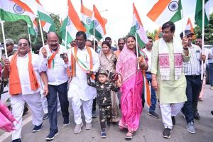  तिरंगा रैली में शामिल हुईं महिला एवं बाल विकास मंत्री  लक्ष्मी राजवाड़े