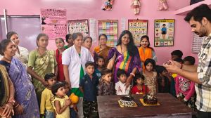  खुशियाँ बाँटने की मिसाल: कर्मचारियों ने बच्चों संग मनाया जन्मदिन