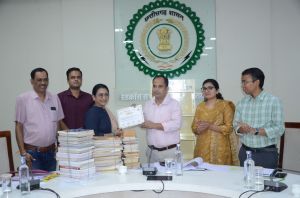  स्मृति पुस्तकालय योजना  के तहत एक साथ दी गई 432 पुस्तके