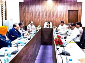  पीएमओ द्वारा पीएम सूर्यघर मुफ्त बिजली योजना की समीक्षा व स्पष्ट निर्देश