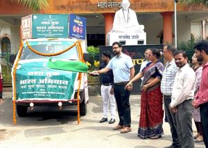  कलेक्टर  ने नशा मुक्ति रथ को हरी झंडी दिखाकर किया रवाना