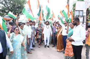  तिरंगे की शान में एकजुट हुआ आरंग &ndash; गुरु खुशवंत साहेब की अगुवाई में निकली ऐतिहासिक तिरंगा यात्रा