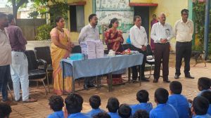  पौष्टिक आहार और मुस्कान के साथ शासकीय कर्मचारियों। ने बच्चों के संग बांटी खुशियाँ