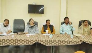 जनपद सहकारिता सभापति ने अधिकारियों से कहा- खाद की समस्या को तुरंत दूर करें