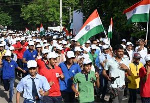  स्वतंत्रता सेनानियों की याद में हजारों लोगों ने उत्साह से लगाई दौड़