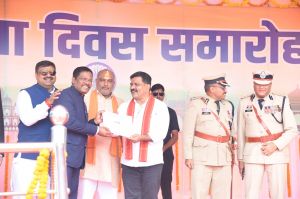 स्वतंत्रता दिवस के अवसर पर 79 अधिकारी-कर्मचारी सम्मानित