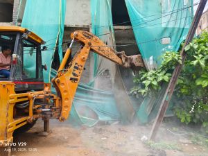   निगम जोन 5 ने पासपोर्ट कार्यालय के पास अवैध निर्माण हटाया