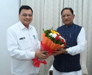  मुख्यमंत्री श्री साय से वाणिज्य एवं उद्योग मंत्री लखनलाल देवांगन ने की सौजन्य भेंट  