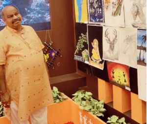 छत्तीसगढ़ रजत महोत्सव : विधायक पुरंदर मिश्रा ने पेंटिंग प्रदर्शनी का किया अवलोकन छत्तीसगढ़ रजत महोत्सव : विधायक पुरंदर मिश्रा ने पेंटिंग प्रदर्शनी का किया अवलोकन