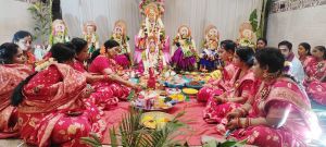 तेलगा महिला समाज ने वरलक्ष्मी का व्रत रखकर घर में पदार्पण का किया आह्वान