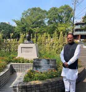 मुख्यमंत्री विष्णुदेव साय ने टोक्यो के ‘लिटिल इंडिया’ पहुँचकर महात्मा गांधी को किया नमन मुख्यमंत्री विष्णुदेव साय ने टोक्यो के ‘लिटिल इंडिया’ पहुँचकर महात्मा गांधी को किया नमन