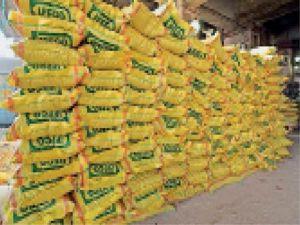 महासमुंद जिले की समितियों एवं निजी दुकानों में 14 हजार 189 टन खाद विक्रय हेतु शेष महासमुंद जिले की समितियों एवं निजी दुकानों में 14 हजार 189 टन खाद विक्रय हेतु शेष