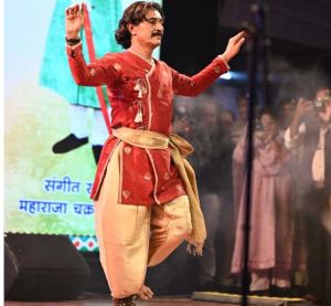 चक्रधर समारोह - पंडित राजेंद्र गंगानी की कथक प्रस्तुति ने दर्शकों को किया मंत्रमुग्ध चक्रधर समारोह - पंडित राजेंद्र गंगानी की कथक प्रस्तुति ने दर्शकों को किया मंत्रमुग्ध