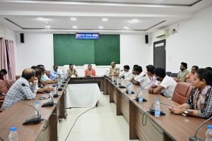 सड़क दुर्घटनाओं में मौत की रोकथाम के लिए हेलमेट पहनने की अनिवार्यता पर जोर सड़क दुर्घटनाओं में मौत की रोकथाम के लिए हेलमेट पहनने की अनिवार्यता पर जोर