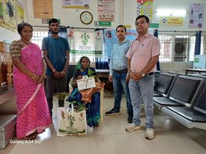  बच्चों के जन्म पर माताओं को फलदार पौधों की भेंट