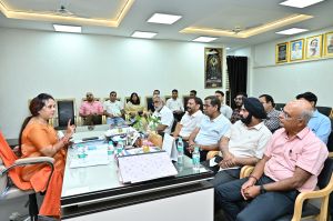 बिल्डर से अगले 10 वर्ष तक नई कॉलोनी में रहवासियों के लिए जल प्रदाय की व्यवस्था के प्रबंध की जानकारी लेना नगर निगम नगर निवेश अभियंतागण पूर्व निश्चित करें -महापौर मीनल  के निर्देश