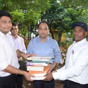 ज्ञान दान में आगे आ रहे लोग, स्मृति पुस्तकालय योजना को मिल रहा भरपूर सहयोग ज्ञान दान में आगे आ रहे लोग, स्मृति पुस्तकालय योजना को मिल रहा भरपूर सहयोग