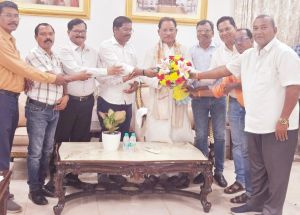 मुख्यमंत्री को कंवर समाज प्रतिनिधिमंडल ने दी बधाई एवं करमा तिहार के लिए आमंत्रण मुख्यमंत्री को कंवर समाज प्रतिनिधिमंडल ने दी बधाई एवं करमा तिहार के लिए आमंत्रण