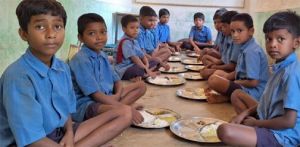 आंगनबाड़ियों और स्कूलों में बच्चों की बन रही सेहत आंगनबाड़ियों और स्कूलों में बच्चों की बन रही सेहत