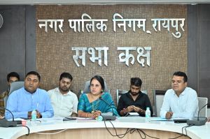  निगम वित्त विभाग सलाहकार समिति की बैठक में पहुंची महापौर मीनल चौबे