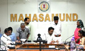  प्रभारी कलेक्टर श्री नंदनवार ने जन चौपाल में सुनी आम जनों की समस्याएं