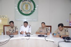  गणेश विसर्जन एवं झांकी को लेकर कलेक्टर डॉ. गौरव सिंह के मार्गदर्शन में बैठक आयोजित