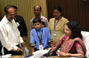  कलेक्टर श्रीमती मिश्रा ने जनदर्शन में पहुँचे लोगों से उनके मांगों एवं समस्याओं की ली जानकारी