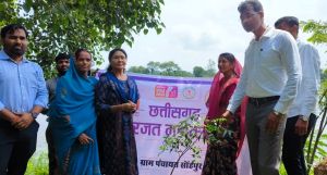 कलेक्टर एवं सीईओ जिला पंचायत ने ग्राम तार्री में किया प्लास्टिक वेस्ट मैनेजमेंट के कार्य का निरीक्षण कलेक्टर एवं सीईओ जिला पंचायत ने ग्राम तार्री में किया प्लास्टिक वेस्ट मैनेजमेंट के कार्य का निरीक्षण