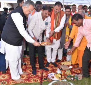   विधानसभा अध्यक्ष और  स्वास्थ्य  मंत्री ने  ट्रॉमा सेंटर एवं  अटल बिहारी वाजपेयी  की प्रतिमा स्थापना के लिए किया भूमिपूजन