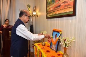 राज्यपाल श्री डेका ने भारत रत्न डॉ. भूपेन हजारिका की शताब्दी जयंती पर दी श्रद्धांजलि
